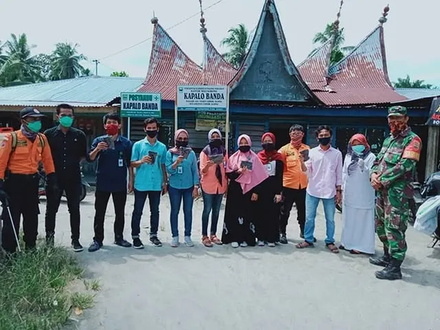 Relawan COVID-19 Korong Kapalo Banda bentukan Arsindo Irmawan bersama pihak rantau di Nagari Aie Tajun